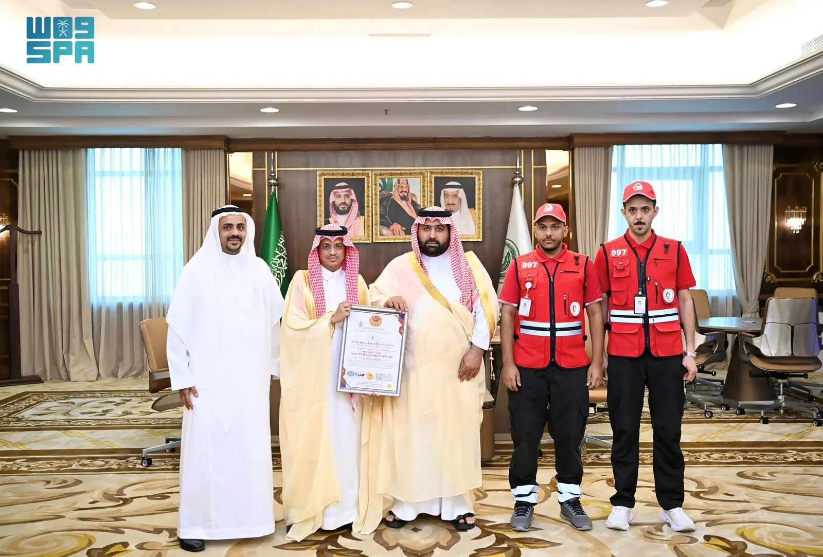 أمير منطقة جازان يستقبل مدير هيئة الهلال الأحمر بالمنطقة 