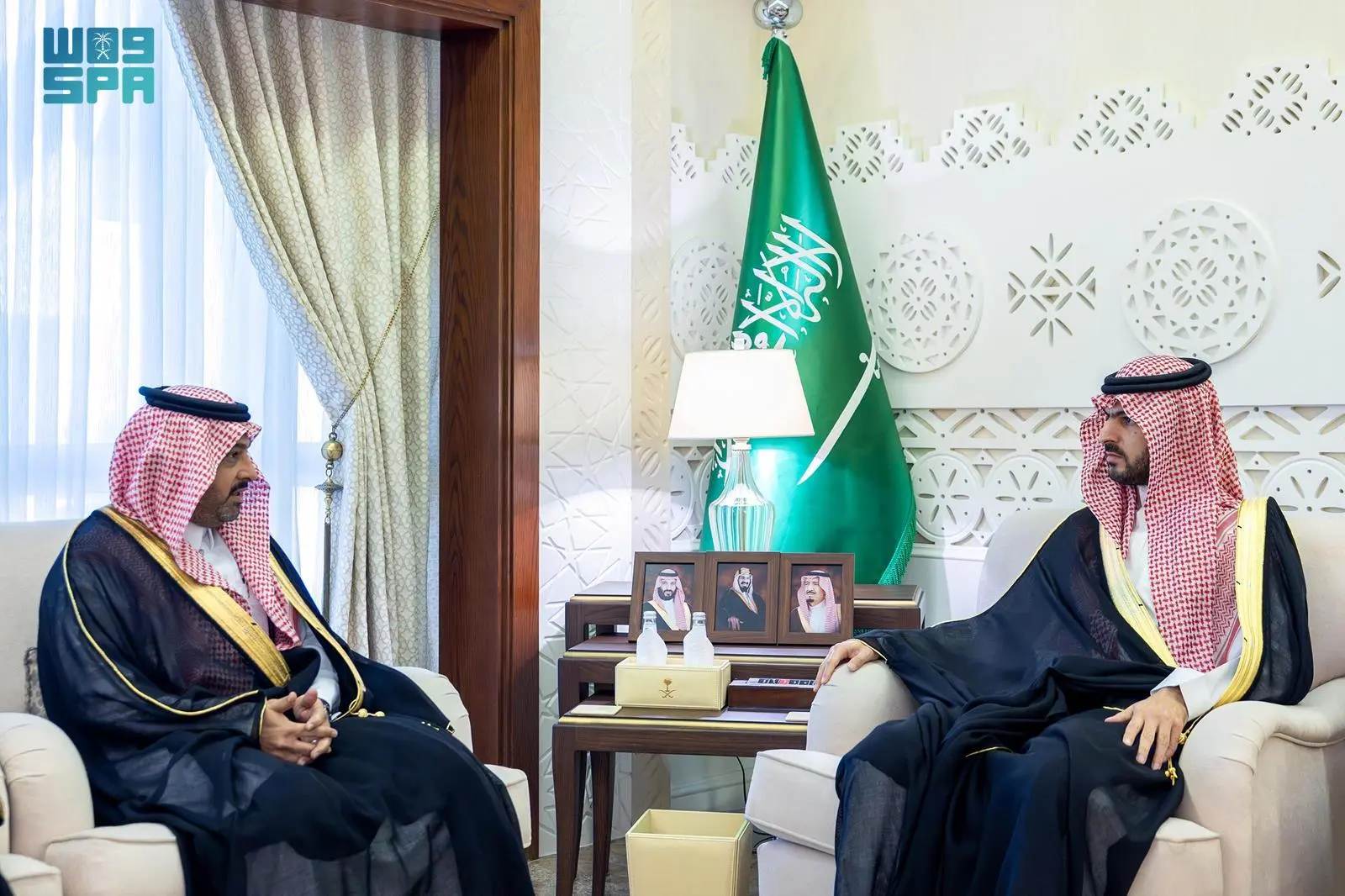 نائب أمير الشرقية يتسلَّم التقرير السنوي لأعمال فرع هيئة الهلال الأحمر بالمنطقة 