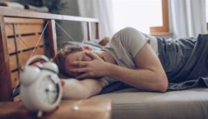 لون البول في الصباح يكشف كيفية تعامل الجسم مع الإجهاد
