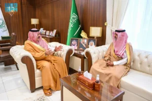 أمير حائل يستقبل مدير فرع وزارة الصحة بالمنطقة