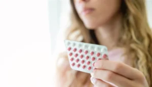 علماء يحذرون من دواء هرموني قد يصيب النساء بخطر الجلطات القلبية