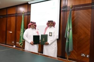 جامعة الملك عبدالعزيز توقّع مذكرة تفاهم في مجال الصناعات الدوائية