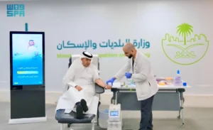 وزير البلديات والإسكان ومنسوبو الوزارة يشاركون في الحملة الوطنية للتبرع بالدم
