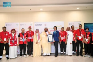 في إنجاز عالمي.. أمير جازان يحتفي بـ”الهلال الأحمر” لدخوله موسوعة “غينيس”