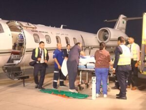 سفارة المملكة بالقاهرة تُشرف على إخلاء طبي جوي لمواطن حالته حرجة