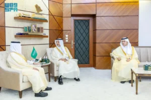 أمير المنطقة الشرقية يستقبل الرئيسين التنفيذيين لتجمعي الشرقية والأحساء الصحيين