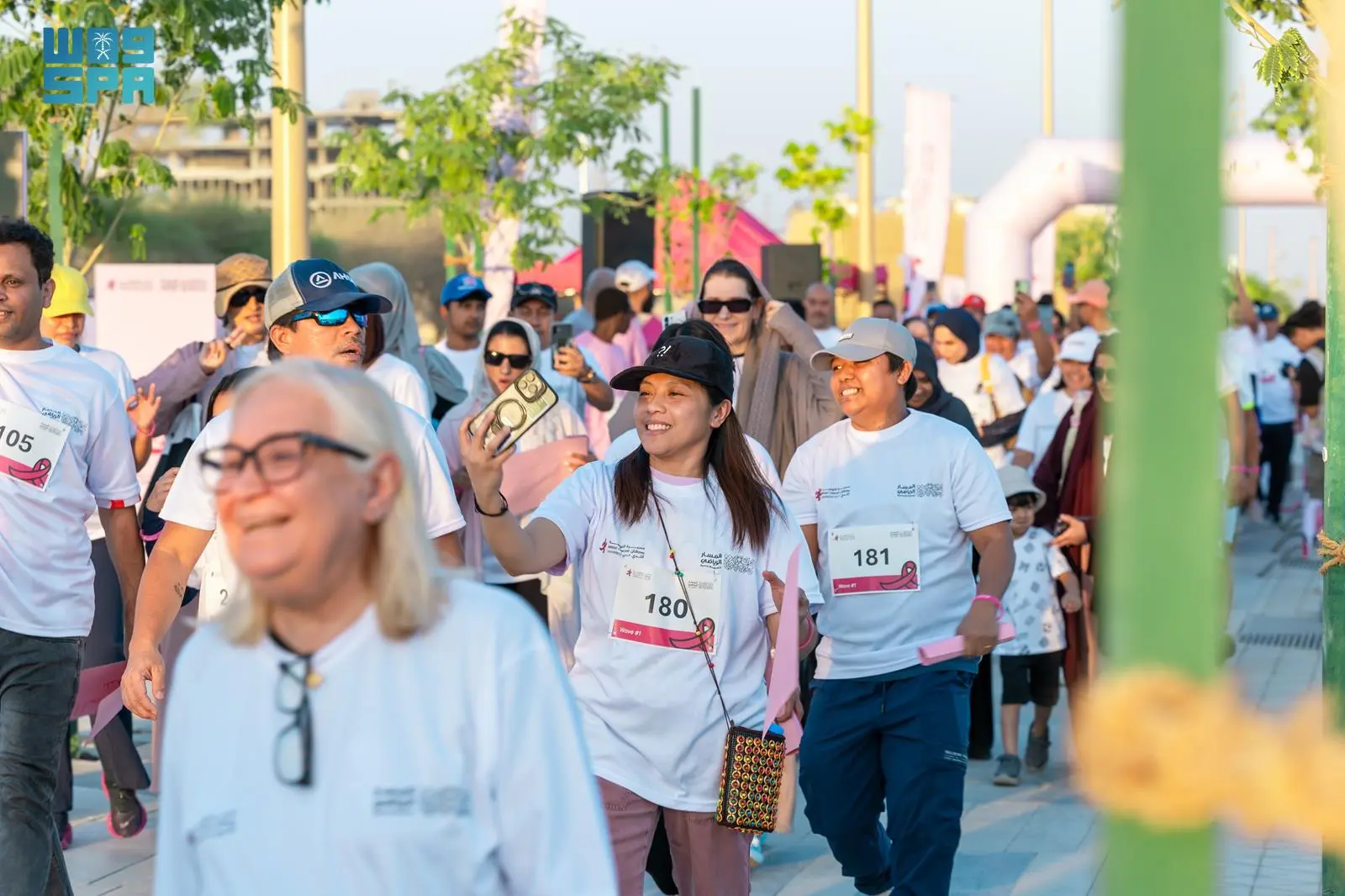 المسار الرياضي ينظم مسيرة للتوعية بسرطان الثدي بالرياض 