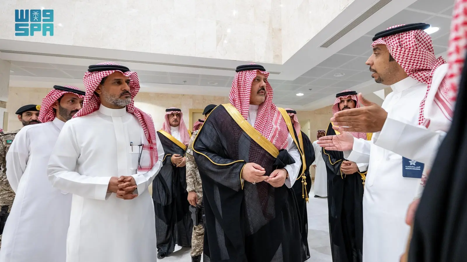 أمير حائل يطّلع على آخر تطورات وأقسام مستشفى حائل العام الجديد