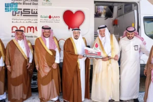أمير القصيم يُدشِّن عربة التبرع بالدم للفصائل النادرة