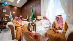 أمير حائل يستقبل فريقًا طبيًّا من مستشفى الملك فيصل التخصصي