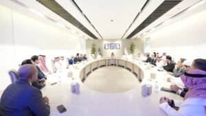 رئيس “الغذاء والدواء” يلتقي شركات الأدوية لدعم المستثمرين