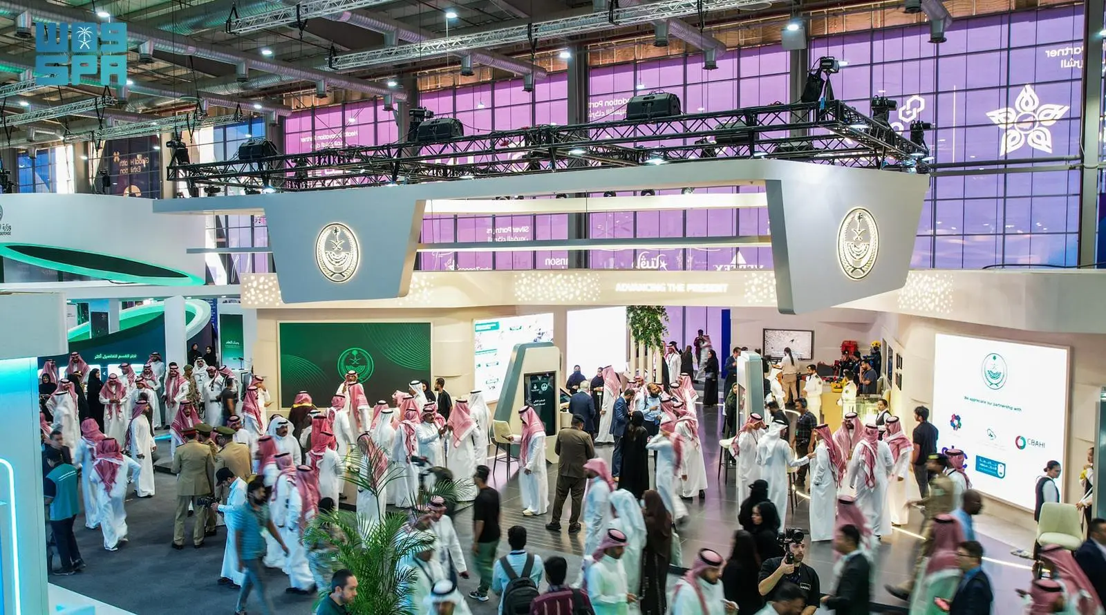 “الداخلية” تحقق تكاملًا نوعيًا: إطلاق حلول الذكاء الاصطناعي وتطبيقات الاستجابة السريعة في الخدمات الطبية