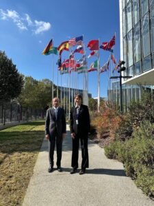 الرويلي يُعزّز التعاون مع وكالة ليون الدولية لأبحاث السرطان