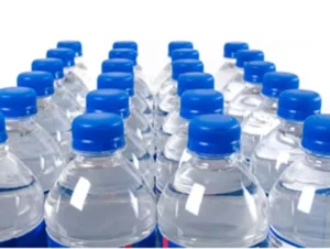الغذاء والدواء: مياه الشرب المعبأة آمنة بشرط مطابقة العبوات البلاستيكية للمواصفات القياسية