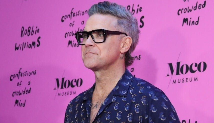 روبي ويليامز يحذر: حقن إنقاص الوزن أدت لتدهور بصري حاد 