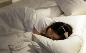 مدة غفوك قد تكون مؤشراً لحالتك الصحية… متى يكون النوم السريع أو البطيء مصدر قلق؟