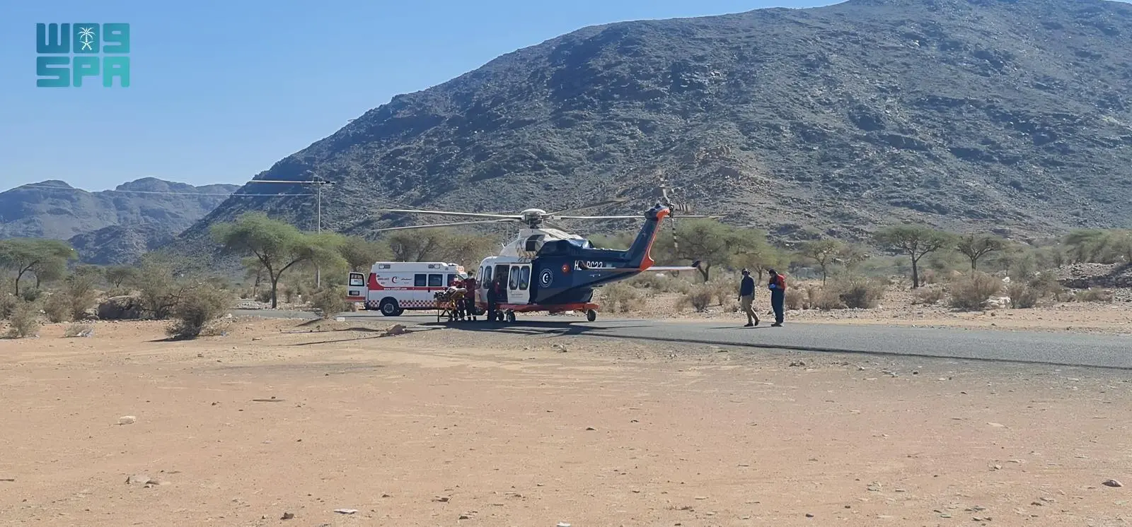 الهلال الأحمر ينقذ مريضا في قرية الشلايل بمنطقة المدينة المنورة 