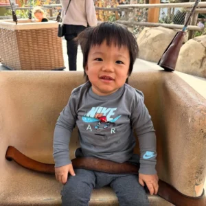 أول طفل يتلقى علاجاً جينياً متقدماً لمتلازمة “هنتر” النادرة بنتائج مبشرة