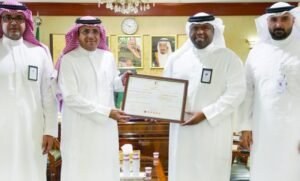الهلال الأحمر السعودي يسلّم شهادة الامتثال الإسعافي لهيئة الغذاء والدواء بمحافظة جدة