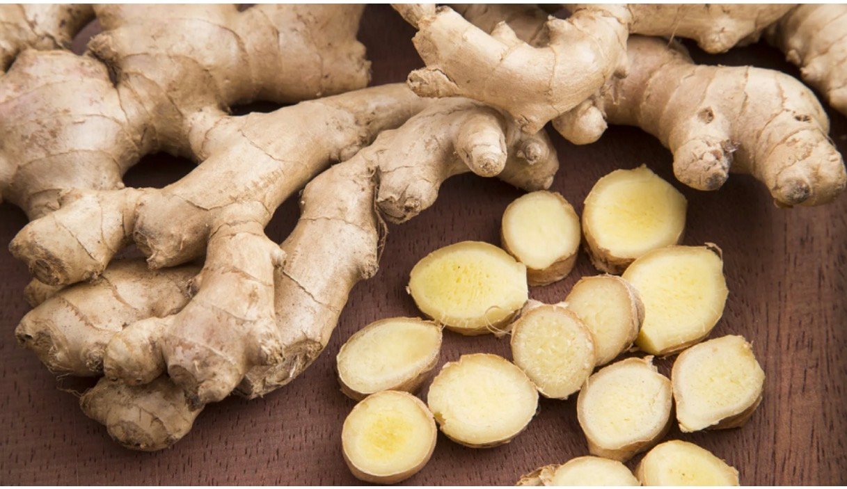 الزنجبيل يشعل مواقع التواصل الاجتماعي: بين فوائده الجمة ومحاذير استخدامه 