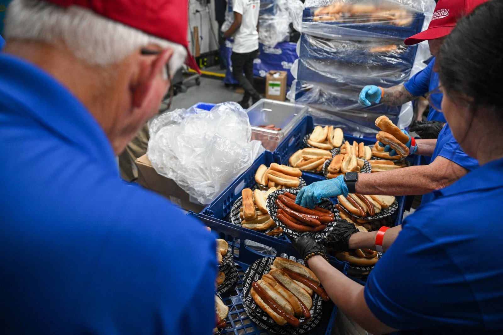 خبراء يكشفون: أطعمة الغداء التي تسلب الطاقة وتسبب الشعور بالخمول في منتصف اليوم 