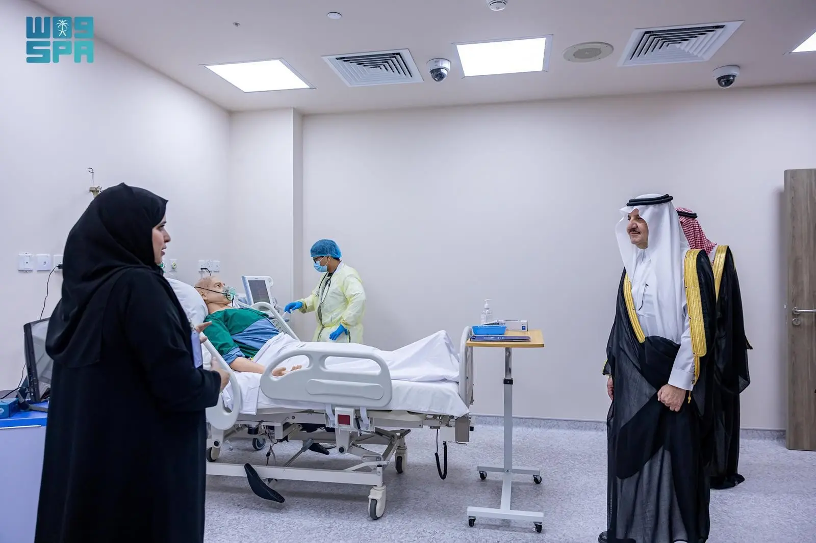 أمير المنطقة الشرقية يدشّن مركز المحاكاة الطبي 