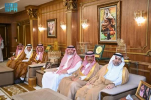 أمير جازان ونائبه يبحثان مع وزير الصحة خطط تطوير ورفع كفاءة الخدمات الطبية بالمنطقة 1 jk176