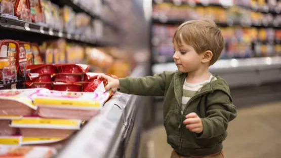 “اليونيسف”: “الأطعمة فائقة التصنيع” تعرض الأطفال حول العالم للخطر وتؤثر على نموهم العقلي 