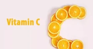 الإفراط في فيتامين سي خطر.. يسبب حصوات الكلى وارتفاع مستويات الحديد