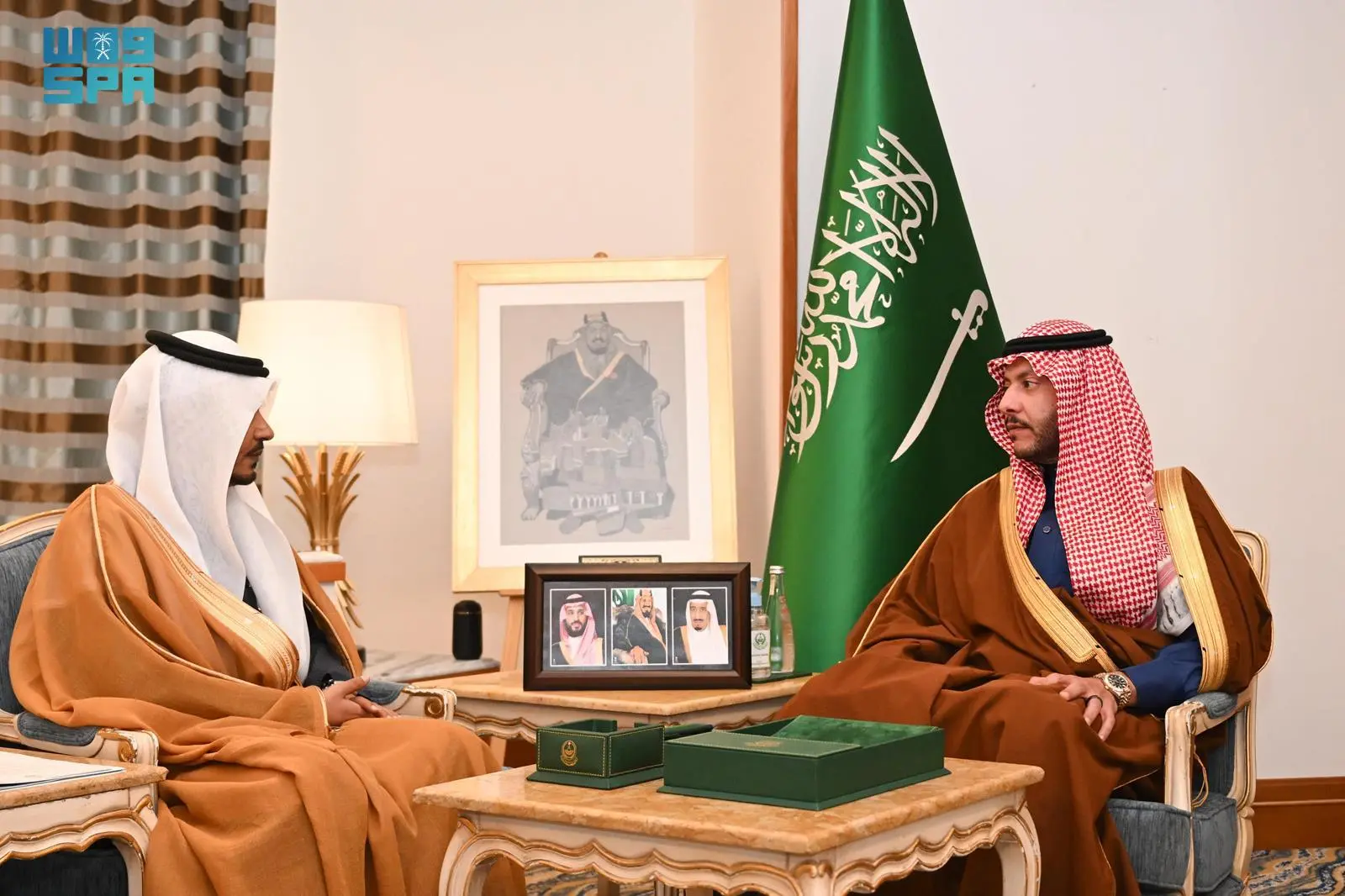 محافظ الطائف يلتقي مدير برنامج المدن الصحية بالمحافظة 