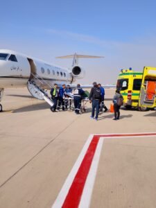 طائرة إخلاء تنقل سعوديين بحالة حرجة من القاهرة لاستكمال العلاج