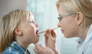 تحذير طبي: لا تستأصلوا لوزتي الطفل إلا في أضيق الحدود