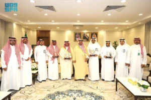 أمير نجران يُشيد بإنجازات فرع وزارة الصحة في جوائز تجربة العميل