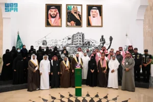 مُحافظ الطائف يكرّم الجهات المشاركة في فعاليات سرطان الثدي