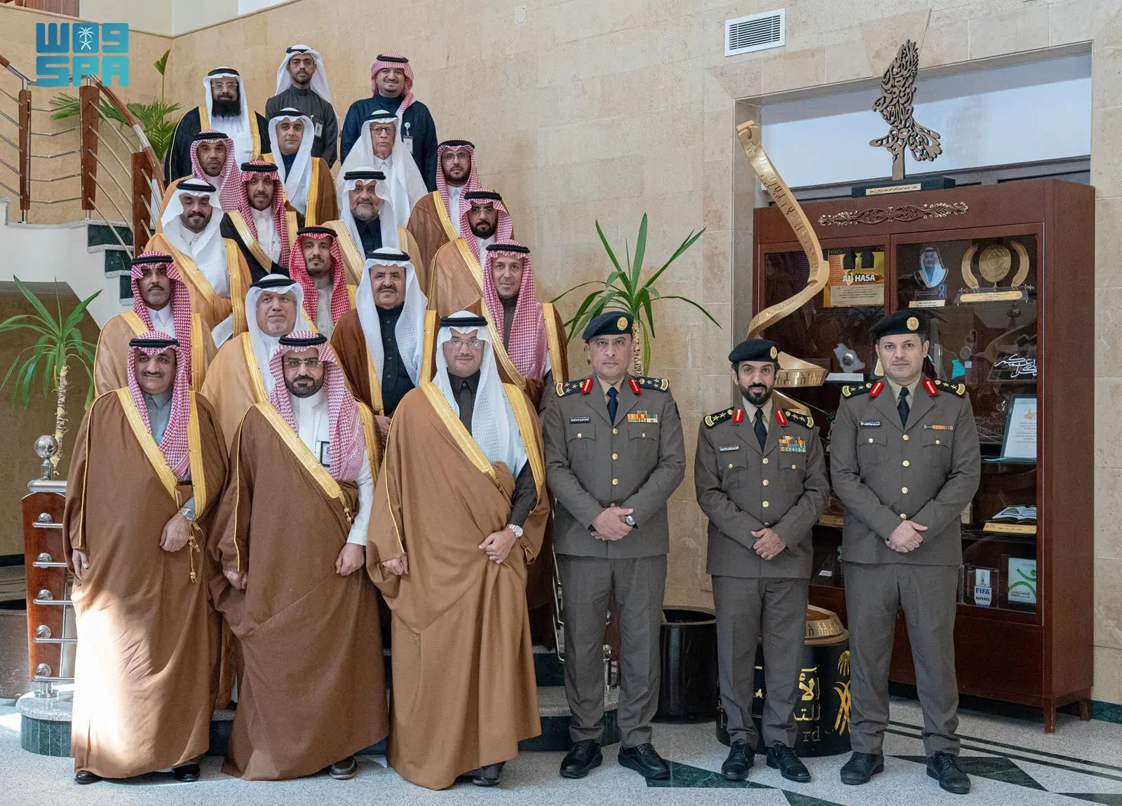 محافظ الأحساء يرأس اجتماع برنامج المدن الصحية ويدشّن هويته الجديدة 