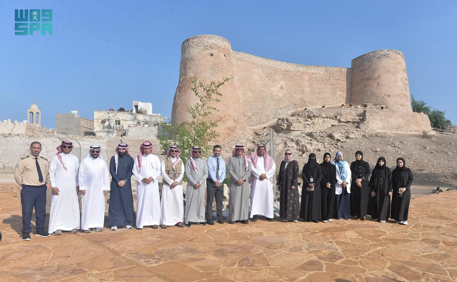 مُحافظ القطيف و”فريق لجنة المدن” يبحثان المواقع المرشحة لبرنامج “القطيف مدينة صحية” 