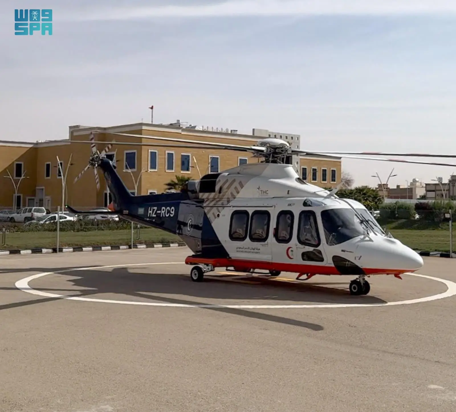 الإسعاف الجوي بهيئة الهلال الأحمر بالقصيم يباشر بلاغ حادث داخل نفود النبقية شرق بريدة 