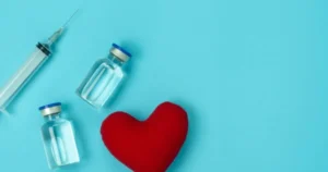 دراسة لجامعة “ستانفورد”: ارتباط نادر بين لقاحات كوفيد والتهاب عضلة القلب.. وهذه هي المؤشرات