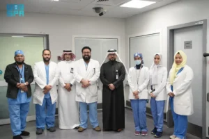 دقة “الروبوت الجراحي” تُنهي معاناة مريضين بمدينة الملك عبدالله الطبية بمكة