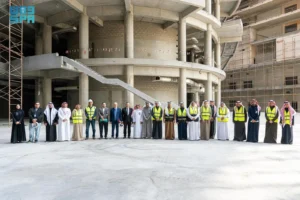 محافظ الأحساء يتفقد مستشفى جامعة الملك فيصل التعليمي