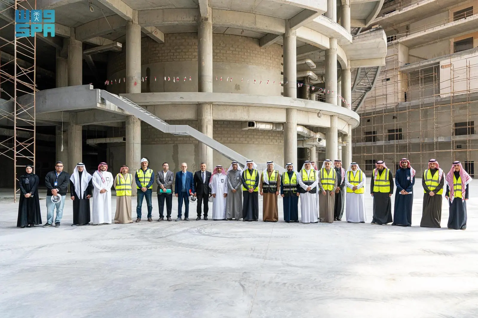 محافظ الأحساء يتفقد مستشفى جامعة الملك فيصل التعليمي 