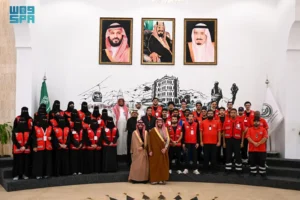 محافظ الطائف يكرّم متطوعي الهلال الأحمر بالمحافظة