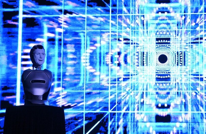 الإفراط في استخدام الذكاء الاصطناعي يرسخ “مرض الذهان” لدى المستخدمين 