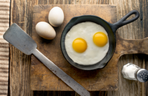 كم بيضة يمكن تناولها يومياً دون ضرر؟ واحدة تكفي!