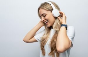 لماذا تهدد سماعات الرأس حاسة السمع للأبد؟