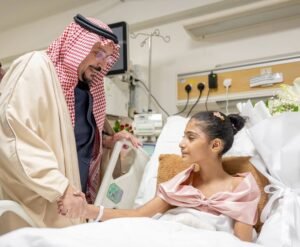 أمير القصيم يطمئن على صحة الطفلة “العنود”