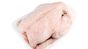 حظر دجاج “سوزانا” وتجميد استيراده فوراً