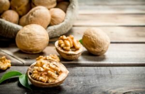 كيمياء الاسترخاء: “ببتيدات الجوز” والثيانين خيار واعد لعلاج أرق الإجهاد المزمن