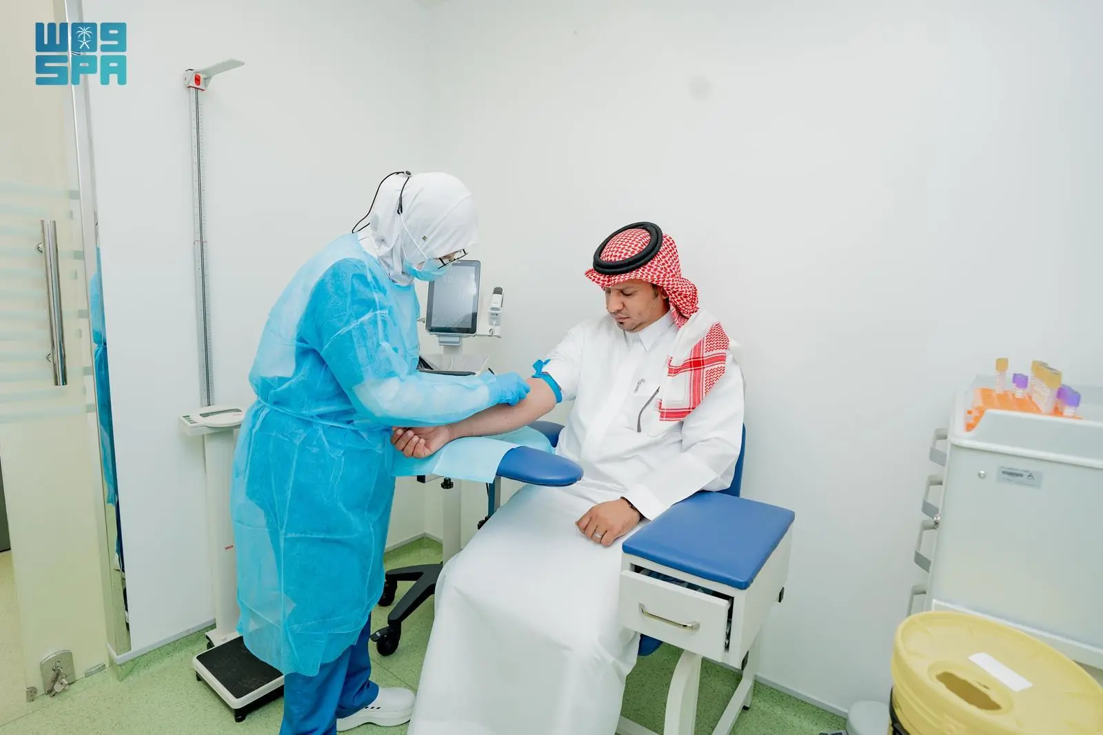 “تأكد لصحتك”.. الصحة القابضة تطلق 3 باقات للفحص الوقائي من “نافذة السيارة” 