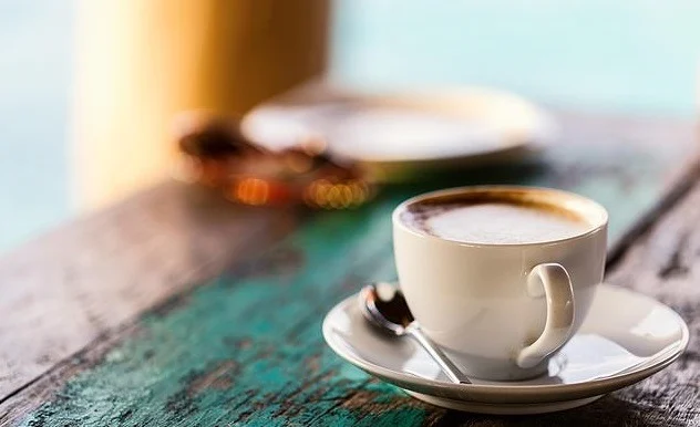 شيفرة الكافيين: سلاح صامت يفكك الدهون ويحاصر السكري 